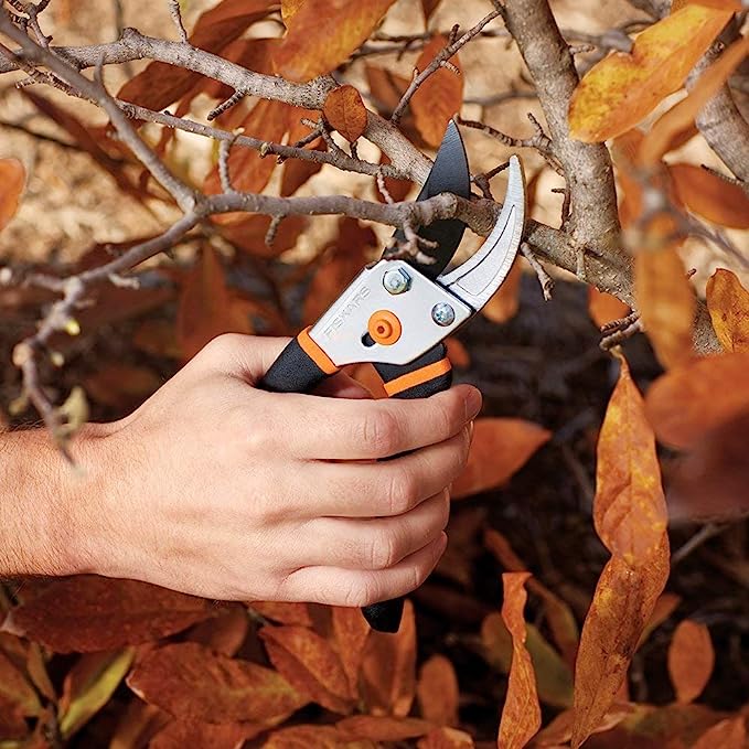 Fiskars Bypass Pruning Shears 5/8” Garden Clippers - Plant Cutting Scissors with Sharp Precision-Ground Steel Blade
